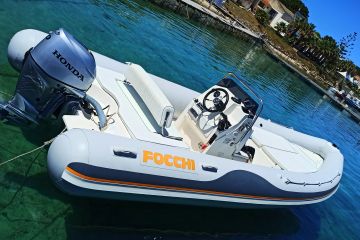Noleggio gommone (con attrezzatura da pesca inclusa)