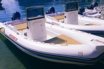 Noleggio Gommone (possessori di patente nautica)