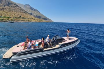 Esclusivo Tour mezza giornata in gommone a Zingaro e Scopello