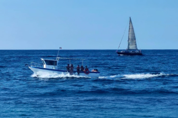 Escursioni Riserva dello Zingaro e Scopello in una tipica barca dei pescatori