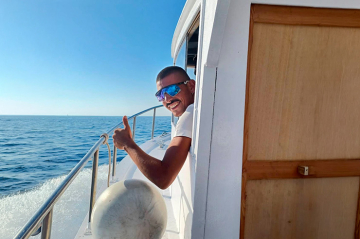 Escursioni Riserva dello Zingaro e Scopello in una tipica barca dei pescatori