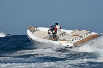 Noleggio Gommone NOAH 33 (Lungh. 10 metri F.T.) con Skipper incluso